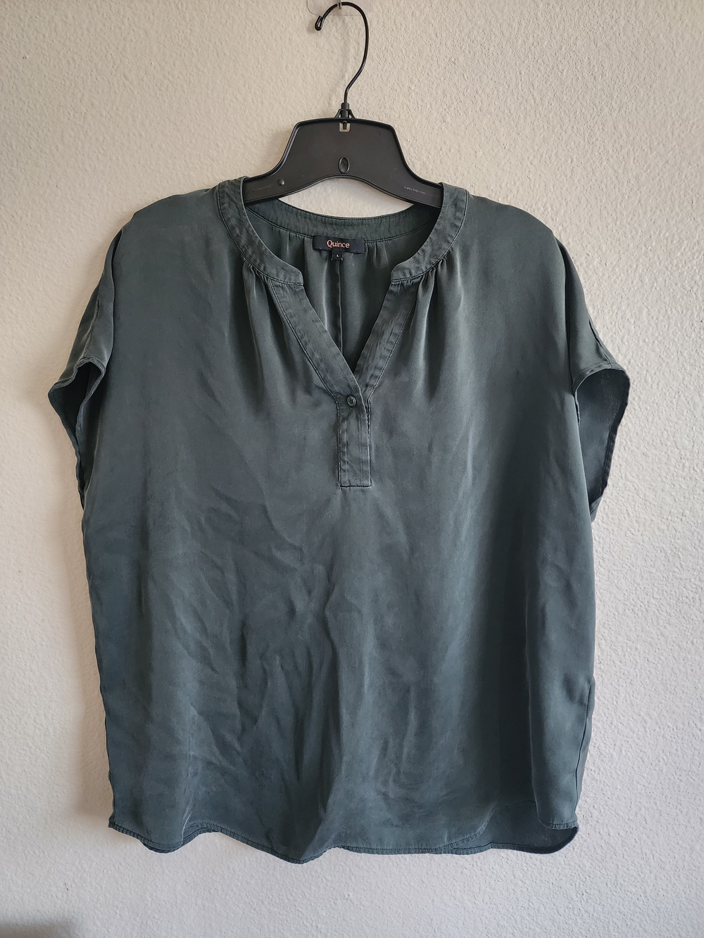 QUINCE Washable Stretch Silk Notch Neck Short Sleeve Blouse Forest Green L